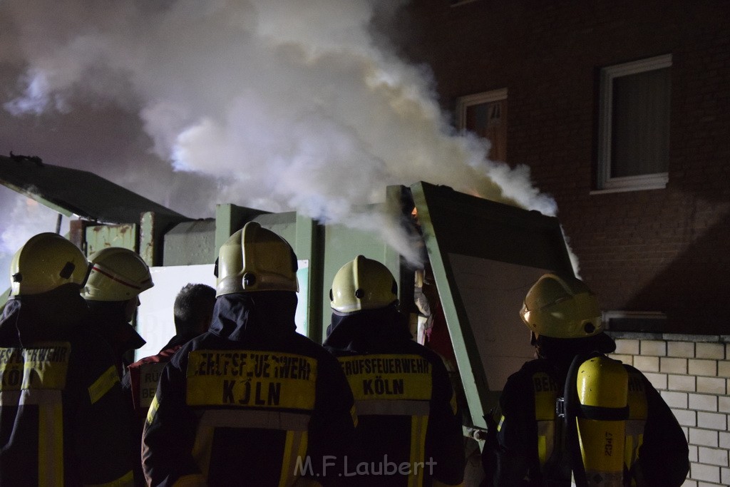 Feuer Papp Presscontainer Koeln Hoehenberg Bochumerstr P210.JPG - Miklos Laubert